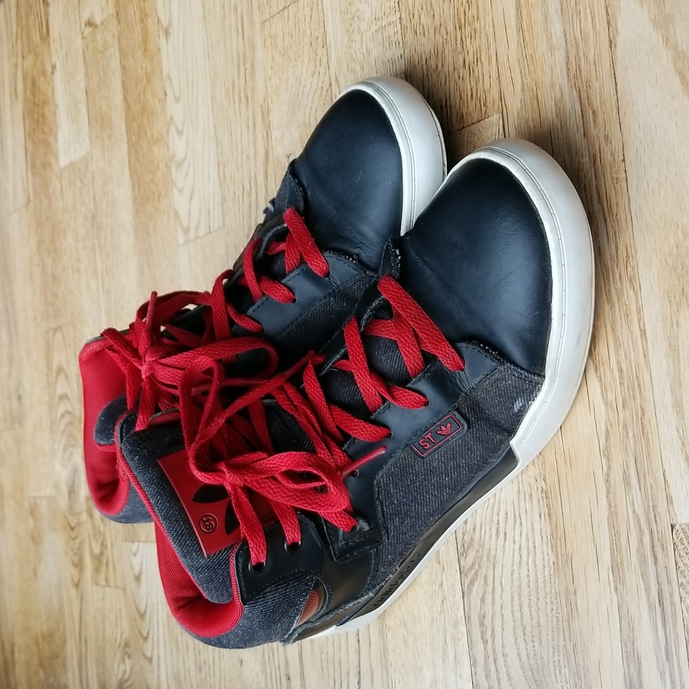 (8½) Adidas Lace Up High Top Basketball Sporty Streetwear Preppy Dorm Ready